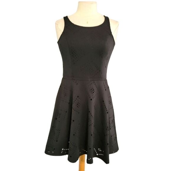 Material girl sleeveless cur out designed black dress sz M - Picture 1 of 8